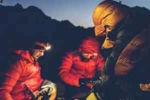 Guía de Compra de las Mejores Chaquetas de Relleno Sintético de Invierno/Otoño. Seleccionados por Calidez, Confort y Precio. Disfruta del aire libre todo el año